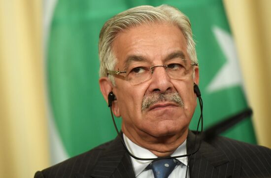 Russian Foreign Minister Sergei Lavrov meets with Foreign Minister of Pakistan Khawaja Muhammad Asif