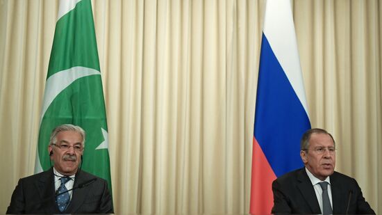 Russian Foreign Minister Sergei Lavrov meets with Foreign Minister of Pakistan Khawaja Muhammad Asif