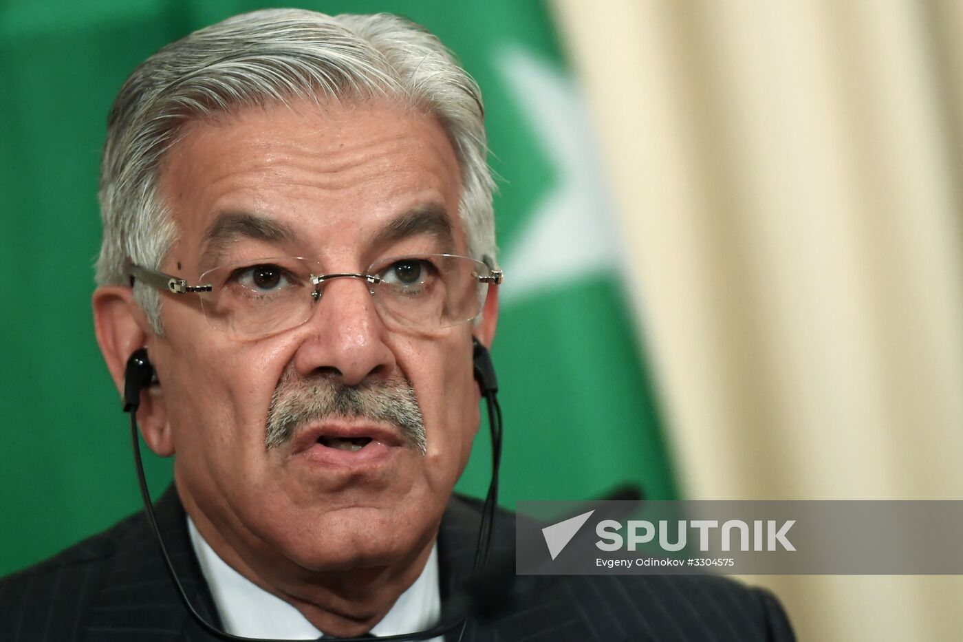 Russian Foreign Minister Sergei Lavrov meets with Foreign Minister of Pakistan Khawaja Muhammad Asif