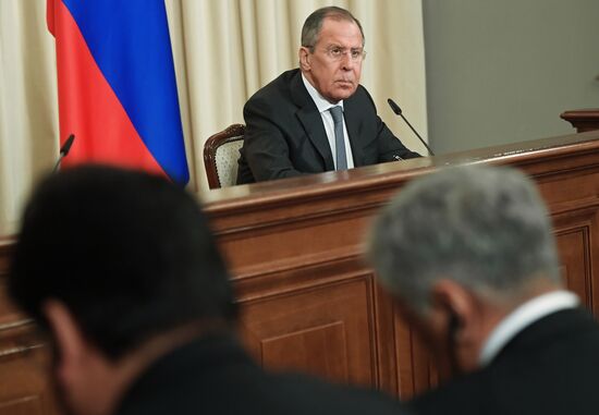 Russian Foreign Minister Sergei Lavrov meets with Foreign Minister of Pakistan Khawaja Muhammad Asif