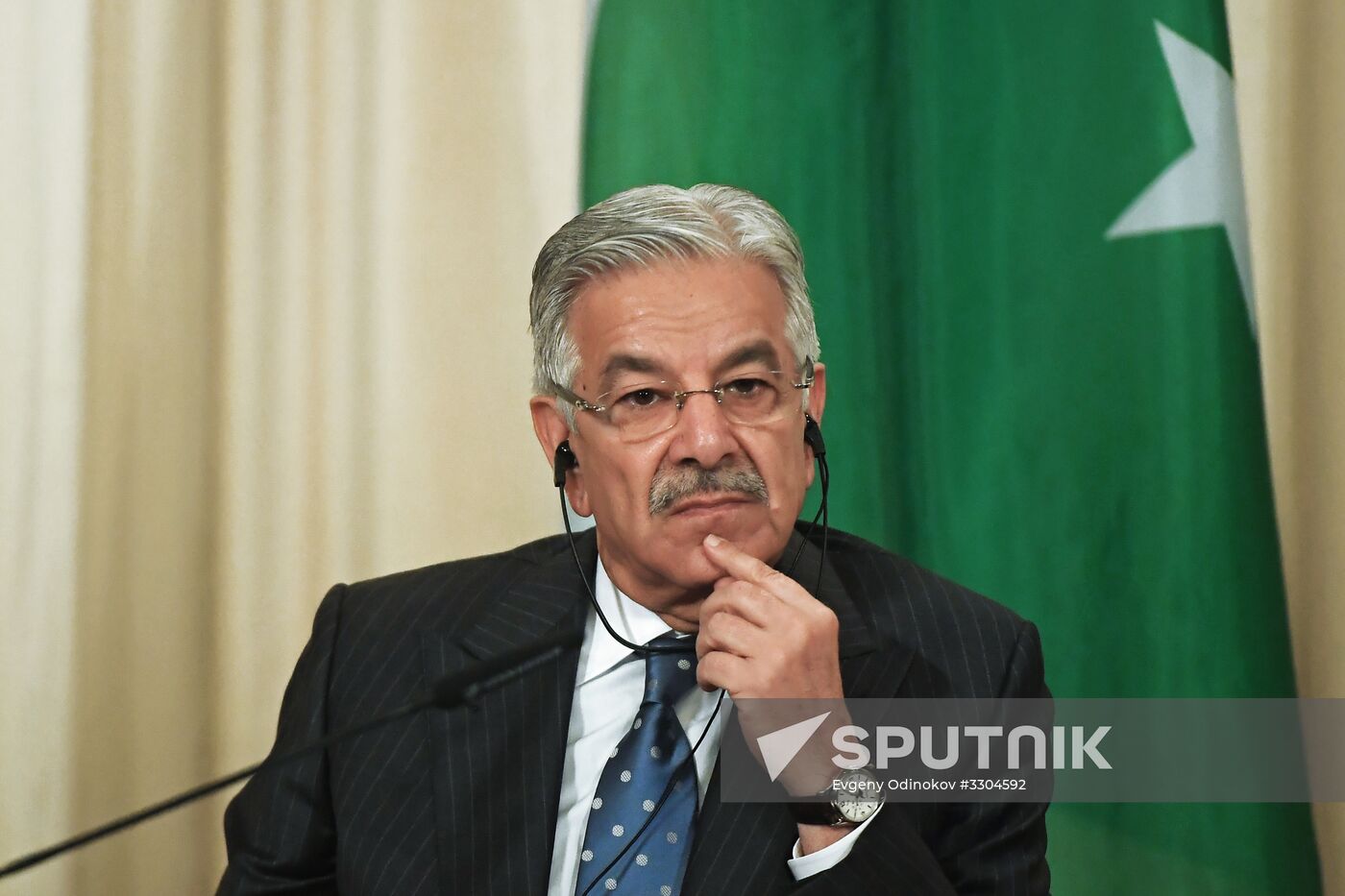 Russian Foreign Minister Sergei Lavrov meets with Foreign Minister of Pakistan Khawaja Muhammad Asif