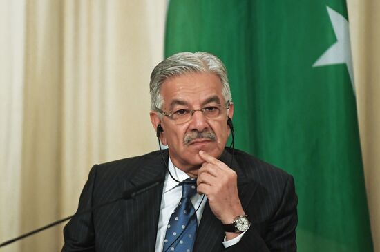 Russian Foreign Minister Sergei Lavrov meets with Foreign Minister of Pakistan Khawaja Muhammad Asif