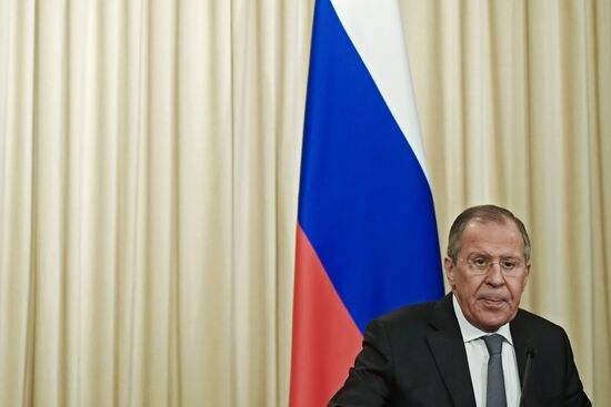 Russian Foreign Minister Sergei Lavrov meets with Foreign Minister of Pakistan Khawaja Muhammad Asif