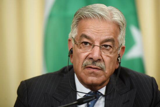 Russian Foreign Minister Sergei Lavrov meets with Foreign Minister of Pakistan Khawaja Muhammad Asif