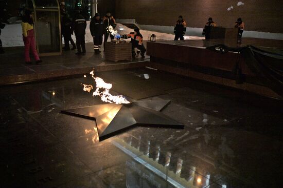 Maintenance of Eternal Flame burner by Tomb of Unknown Soldier
