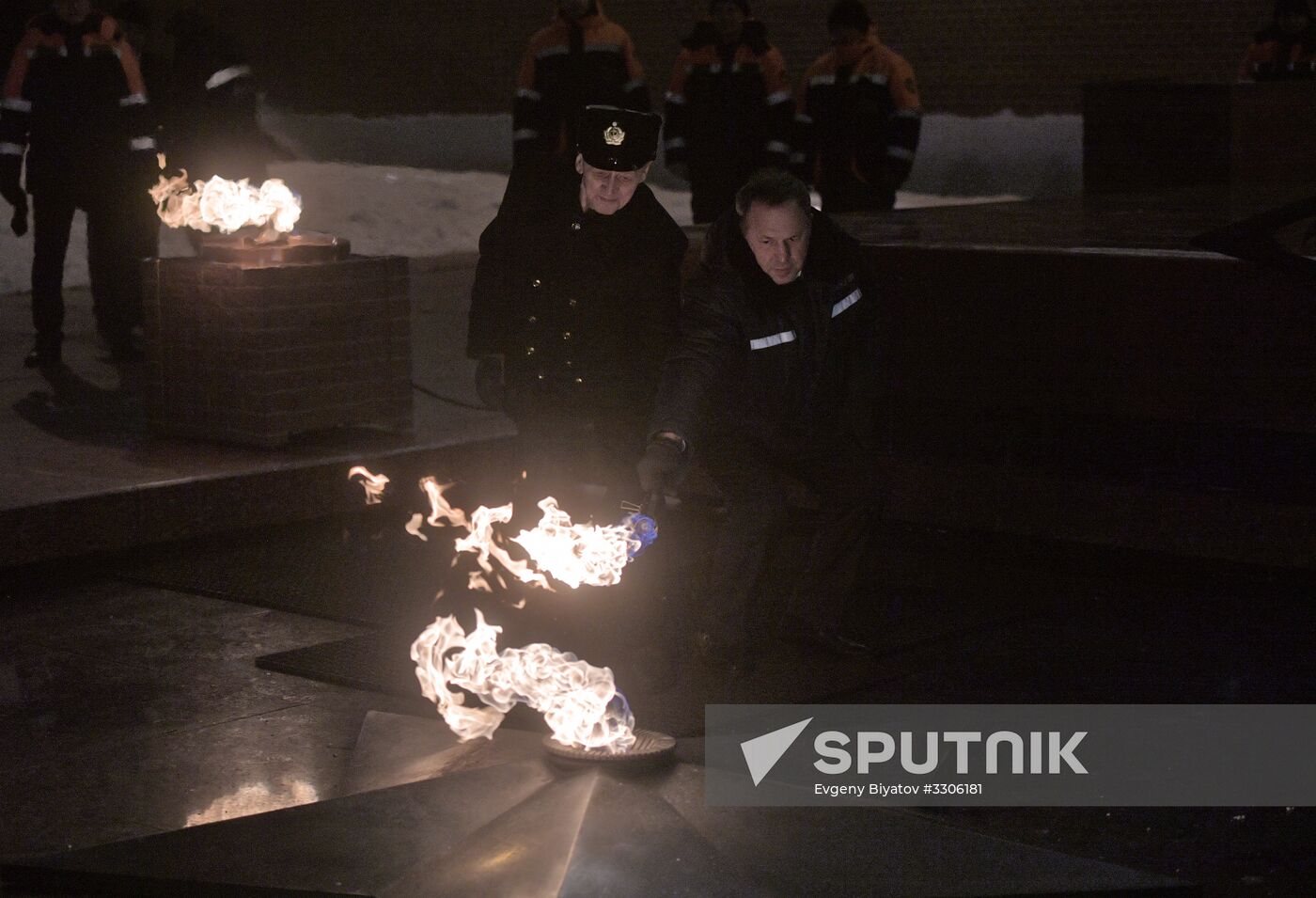 Maintenance of Eternal Flame burner by Tomb of Unknown Soldier