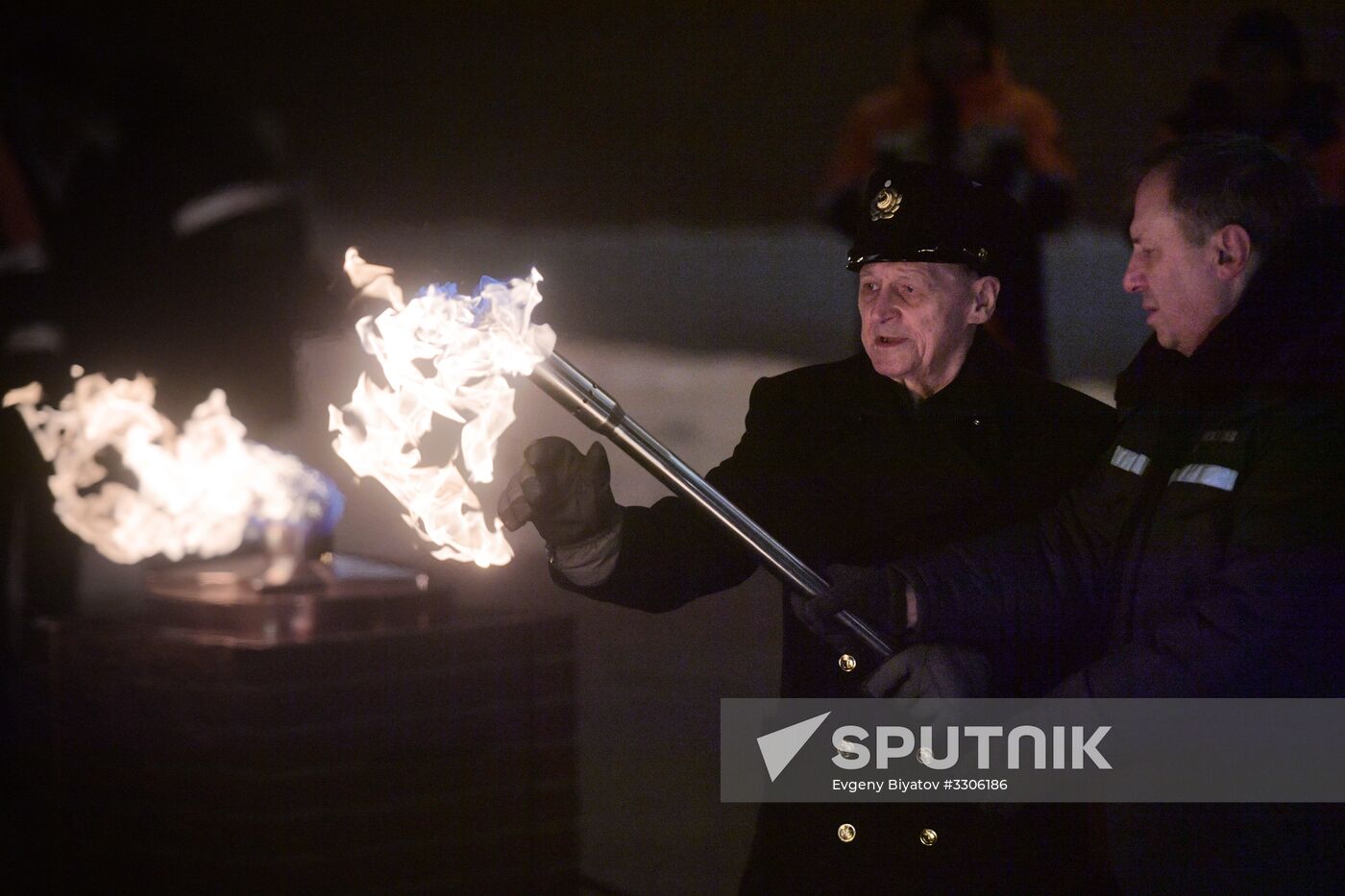 Maintenance of Eternal Flame burner by Tomb of Unknown Soldier