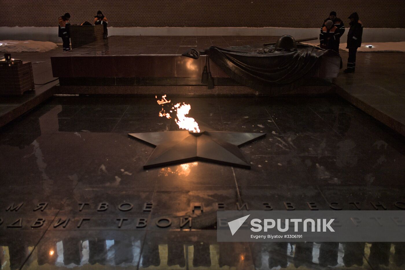 Maintenance of Eternal Flame burner by Tomb of Unknown Soldier