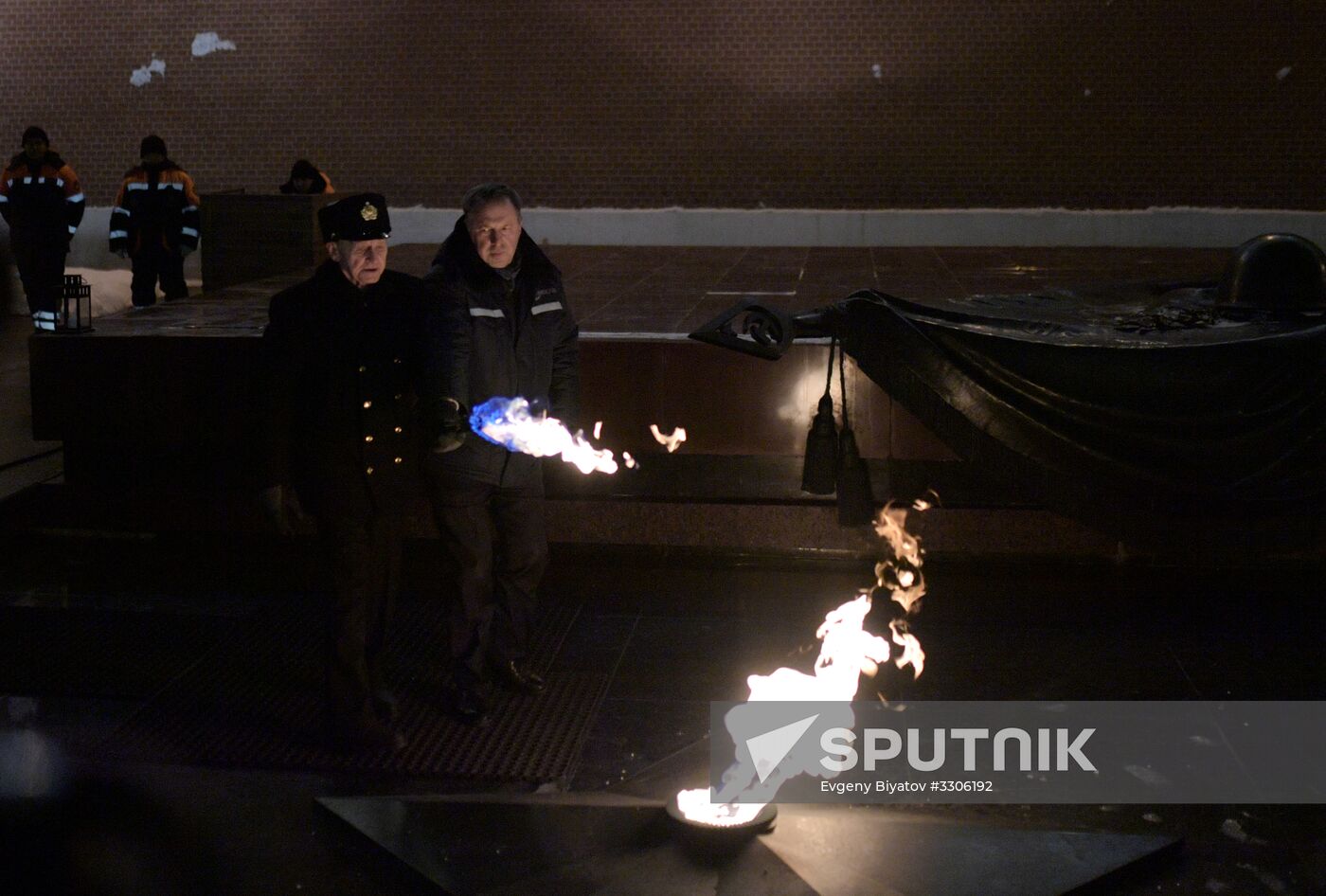 Maintenance of Eternal Flame burner by Tomb of Unknown Soldier