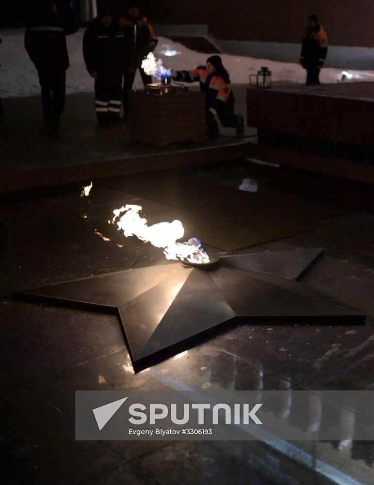 Maintenance of Eternal Flame burner by Tomb of Unknown Soldier