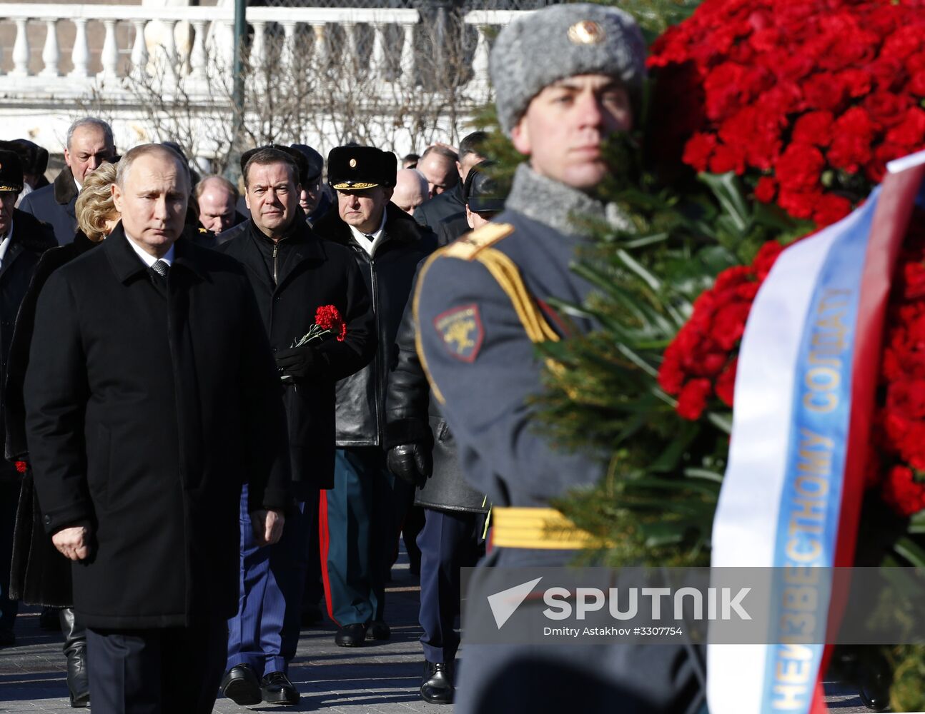 Wreath-laying ceremony at Tomb of Unknown Soldier on Defender of the Fatherland Day