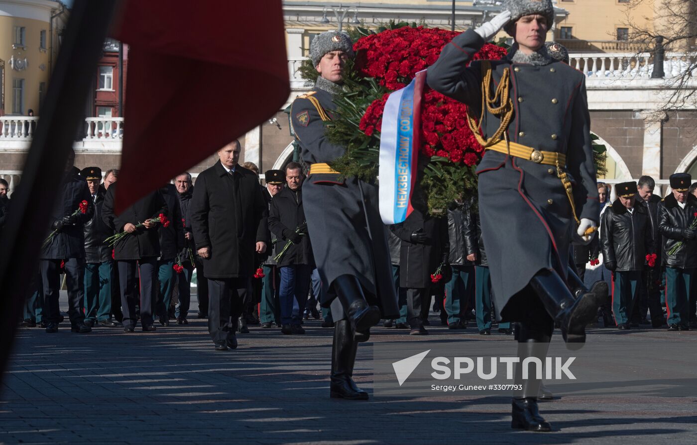 Wreath-laying ceremony at Tomb of Unknown Soldier on Defender of Fatherland Day