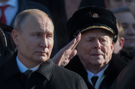 Wreath-laying ceremony at Tomb of Unknown Soldier on Defender of Fatherland Day