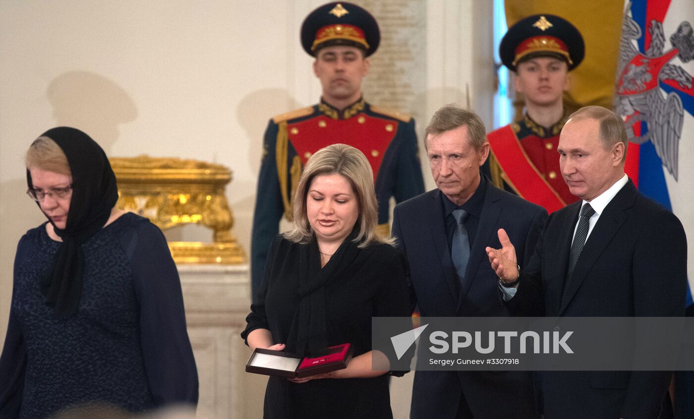 Ceremony for presenting national awards timed with Defender of the Fatherland Day