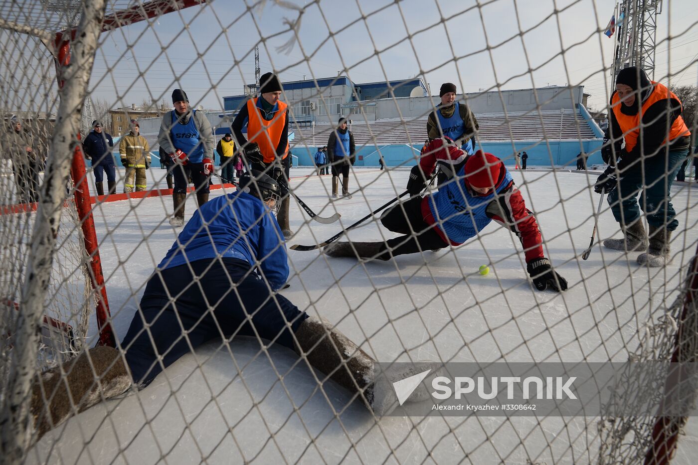 Felt-boot bandy tournament among rescuers