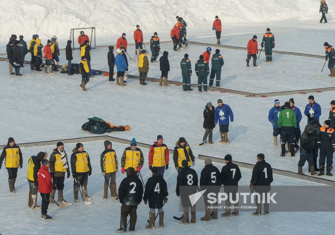 Felt-boot bandy tournament among rescuers