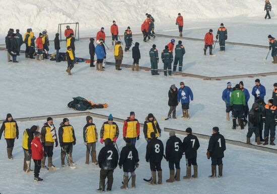 Felt-boot bandy tournament among rescuers