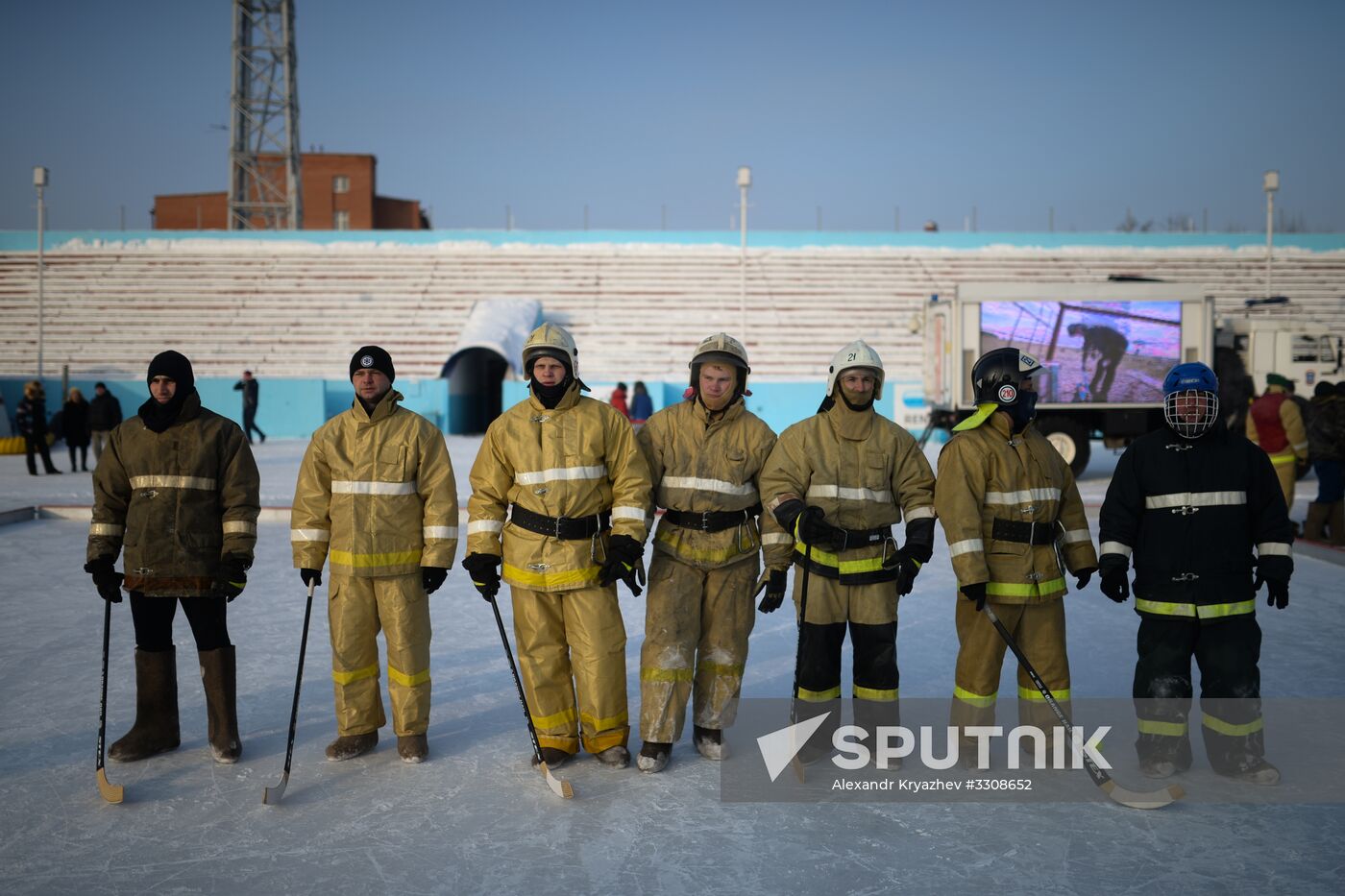 Felt-boot bandy tournament among rescuers