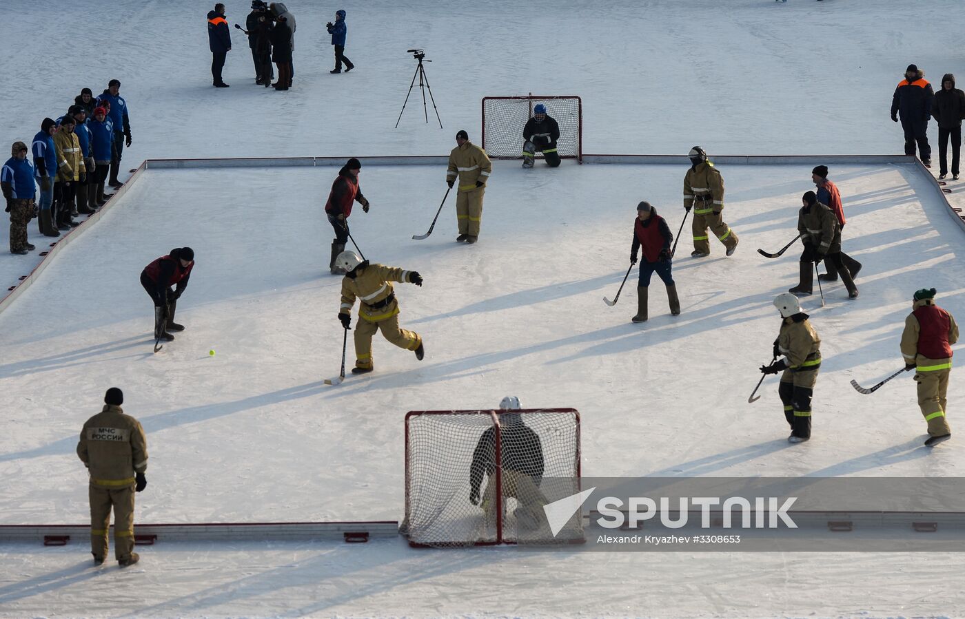 Felt-boot bandy tournament among rescuers