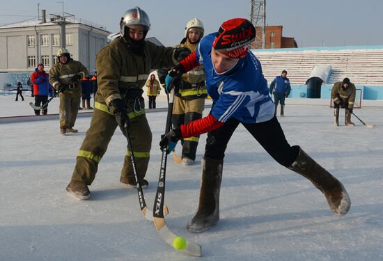 Felt-boot bandy tournament among rescuers
