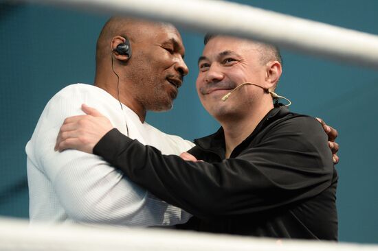 Open boxing master class by Mike Tyson and Kostya Tszyu