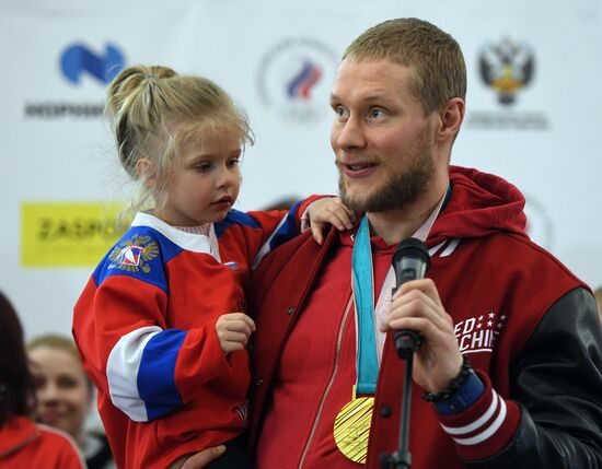 Russian 2018 Olympians are welcomed home