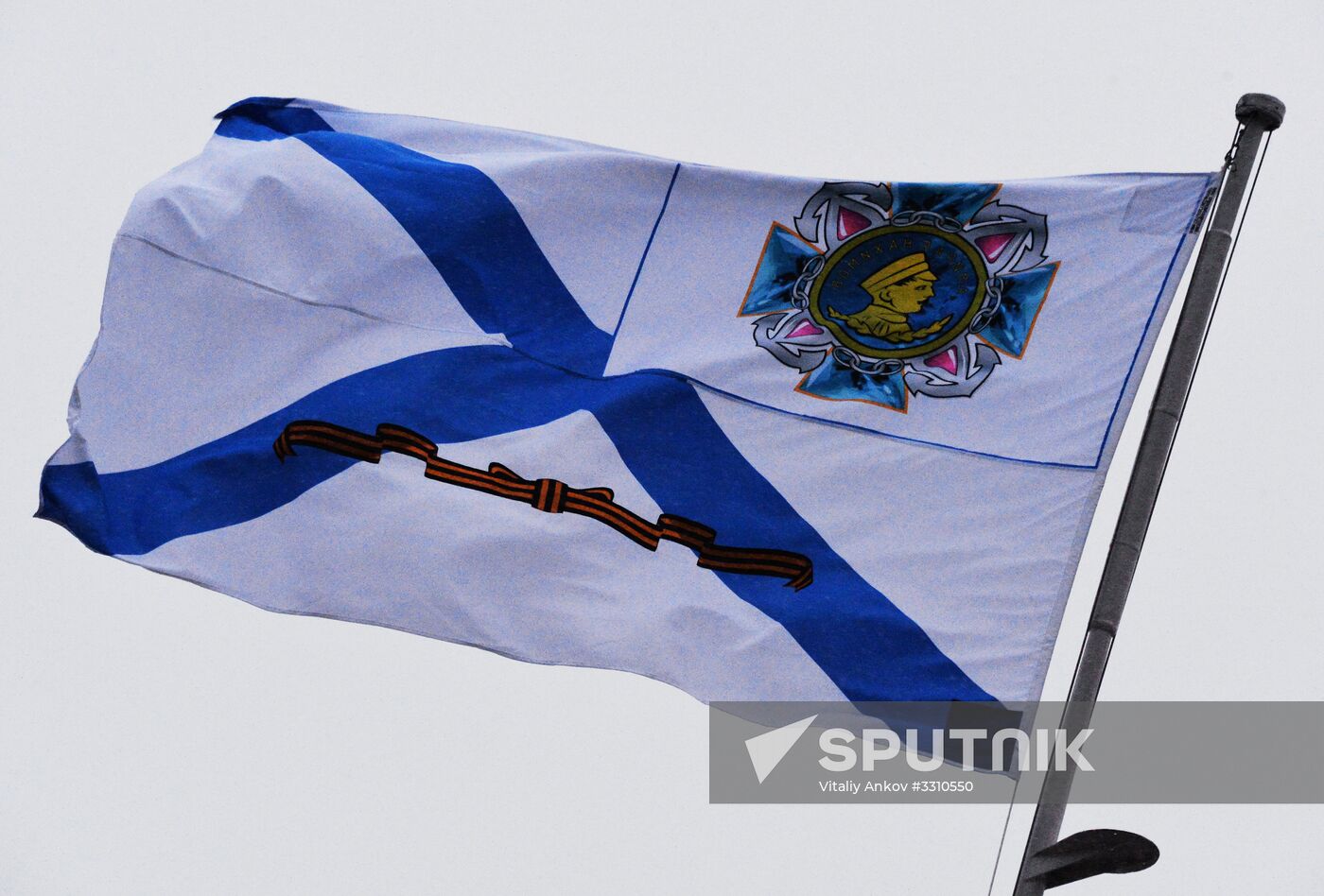 Hoisting Guards Navy Flag aboard guided missile cruiser Varyag
