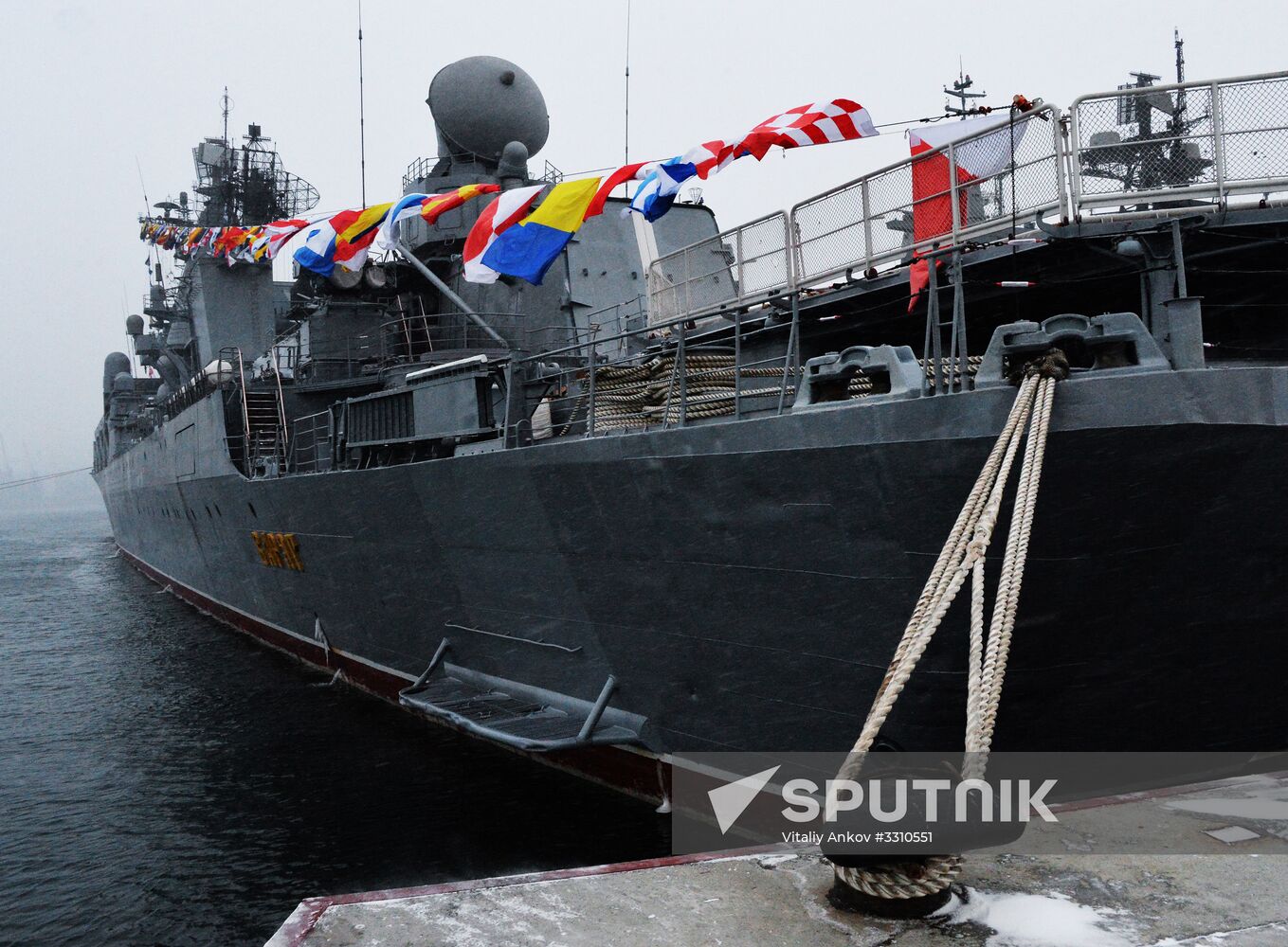 Hoisting Guards Navy Flag aboard guided missile cruiser Varyag