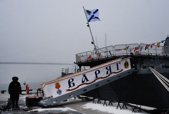 Hoisting Guards Navy Flag aboard guided missile cruiser Varyag
