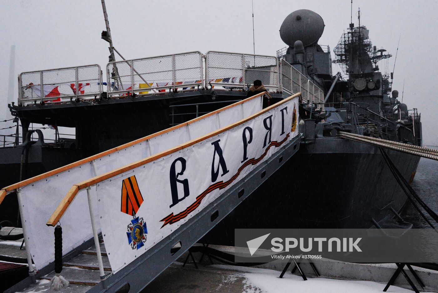 Hoisting Guards Navy Flag aboard guided missile cruiser Varyag