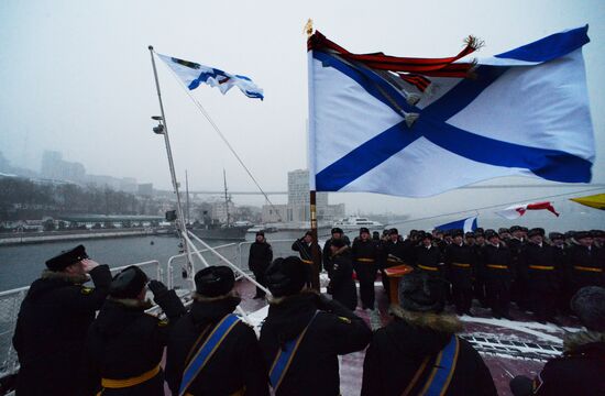 Hoisting Guards Navy Flag aboard guided missile cruiser Varyag