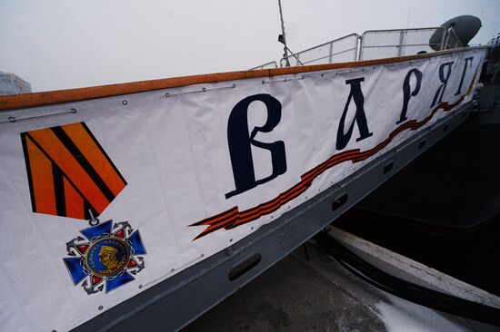 Hoisting Guards Navy Flag aboard guided missile cruiser Varyag