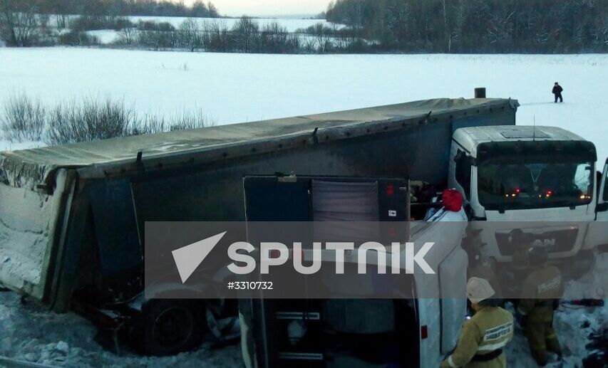 Minibus gets into road accident in Bashkiria