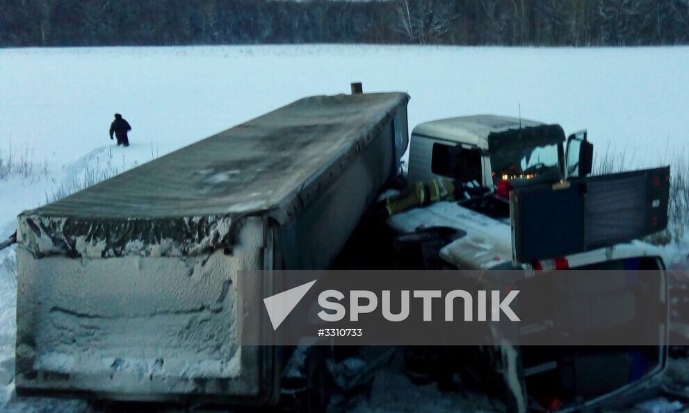 Minibus gets into road accident in Bashkiria