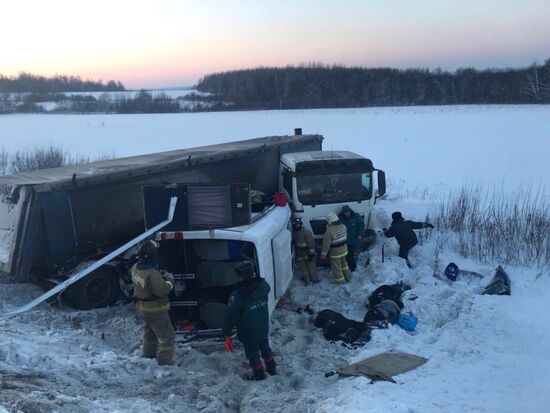 Minibus gets into road accident in Bashkiria