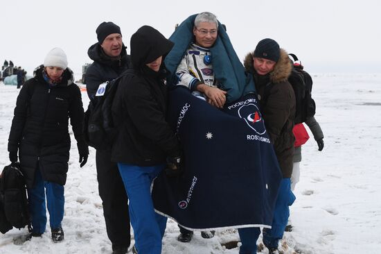 Soyuz MS-06 manned capsule lands in Kazakhstan