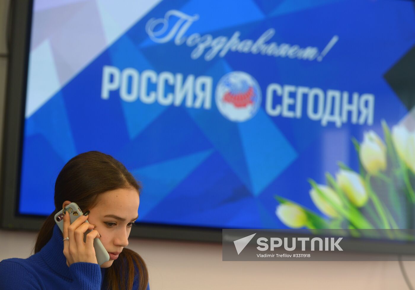 Figure skaters Alina Zagitova and Yevgenia Medvedeva take on the role of RIA Novosti editors