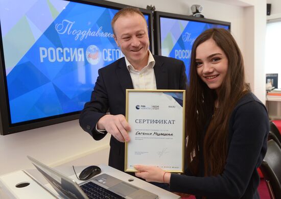 Figure skaters Alina Zagitova and Yevgenia Medvedeva take on the role of RIA Novosti editors