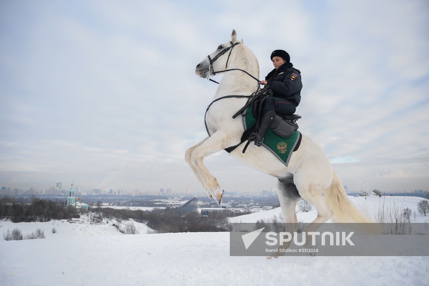 Nonfeminine job. Sergeant of Moscow mounted police Tatyana Zima