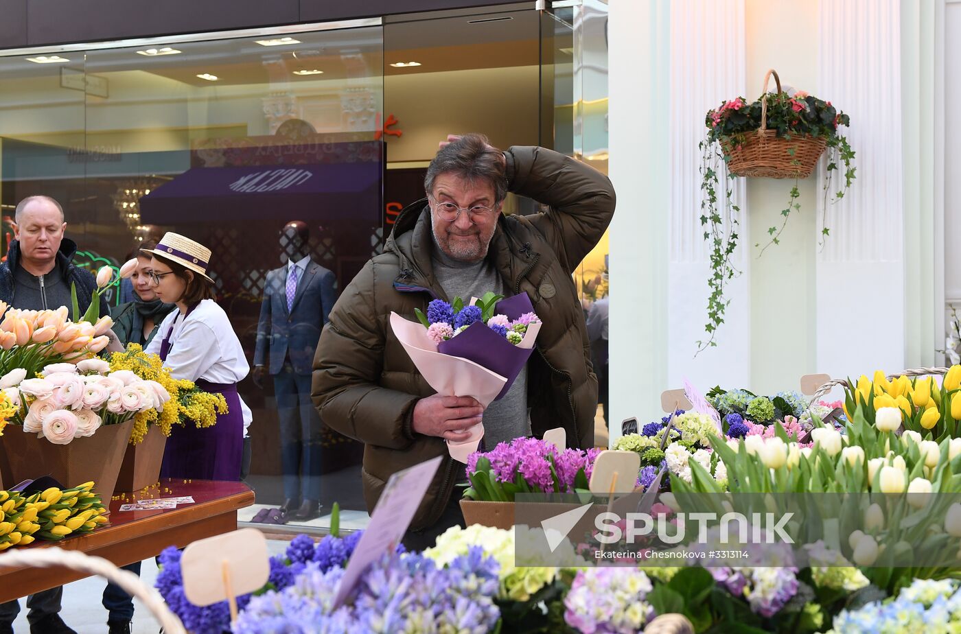 Spring flower bazaar in Petrovsky Passage