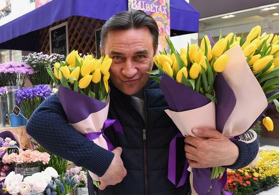 Spring flower bazaar in Petrovsky Passage