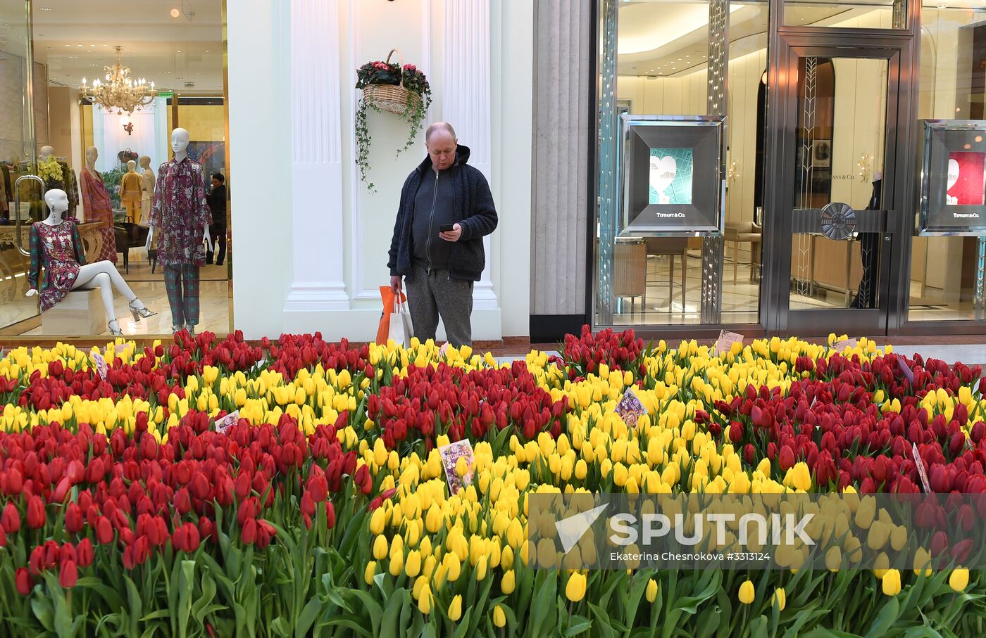 Spring flower bazaar in Petrovsky Passage