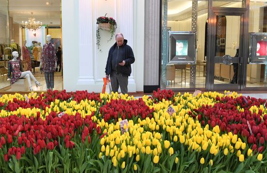 Spring flower bazaar in Petrovsky Passage