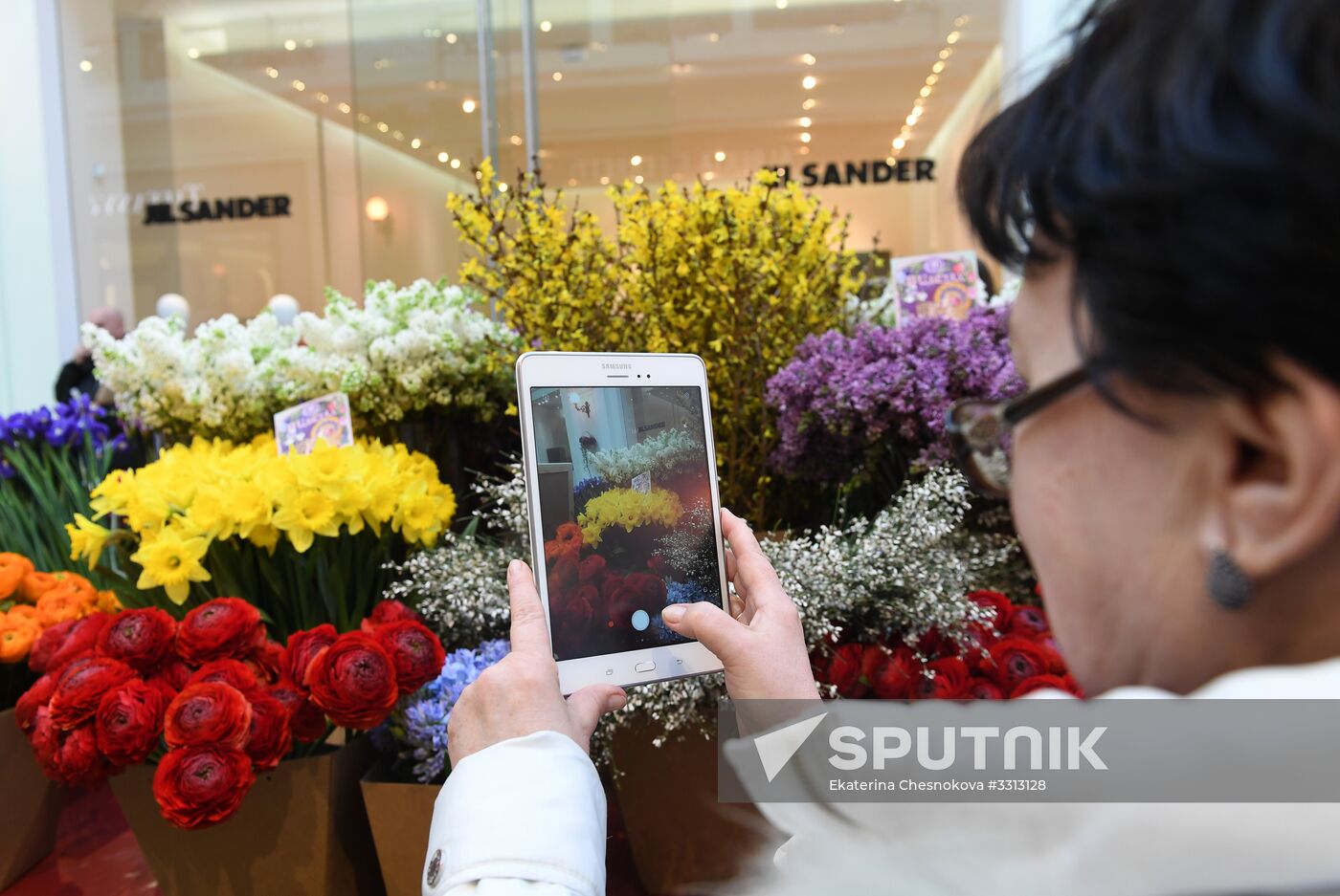 Spring flower bazaar in Petrovsky Passage