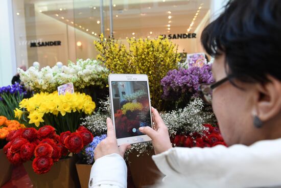 Spring flower bazaar in Petrovsky Passage