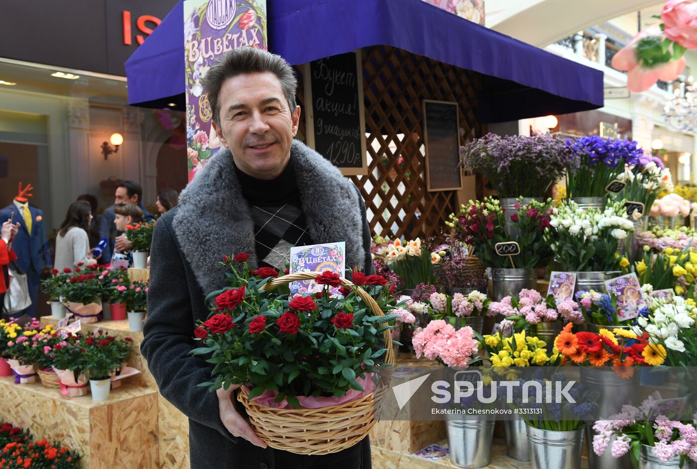 Spring flower bazaar in Petrovsky Passage