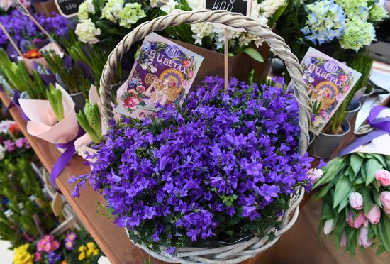 Spring flower bazaar in Petrovsky Passage