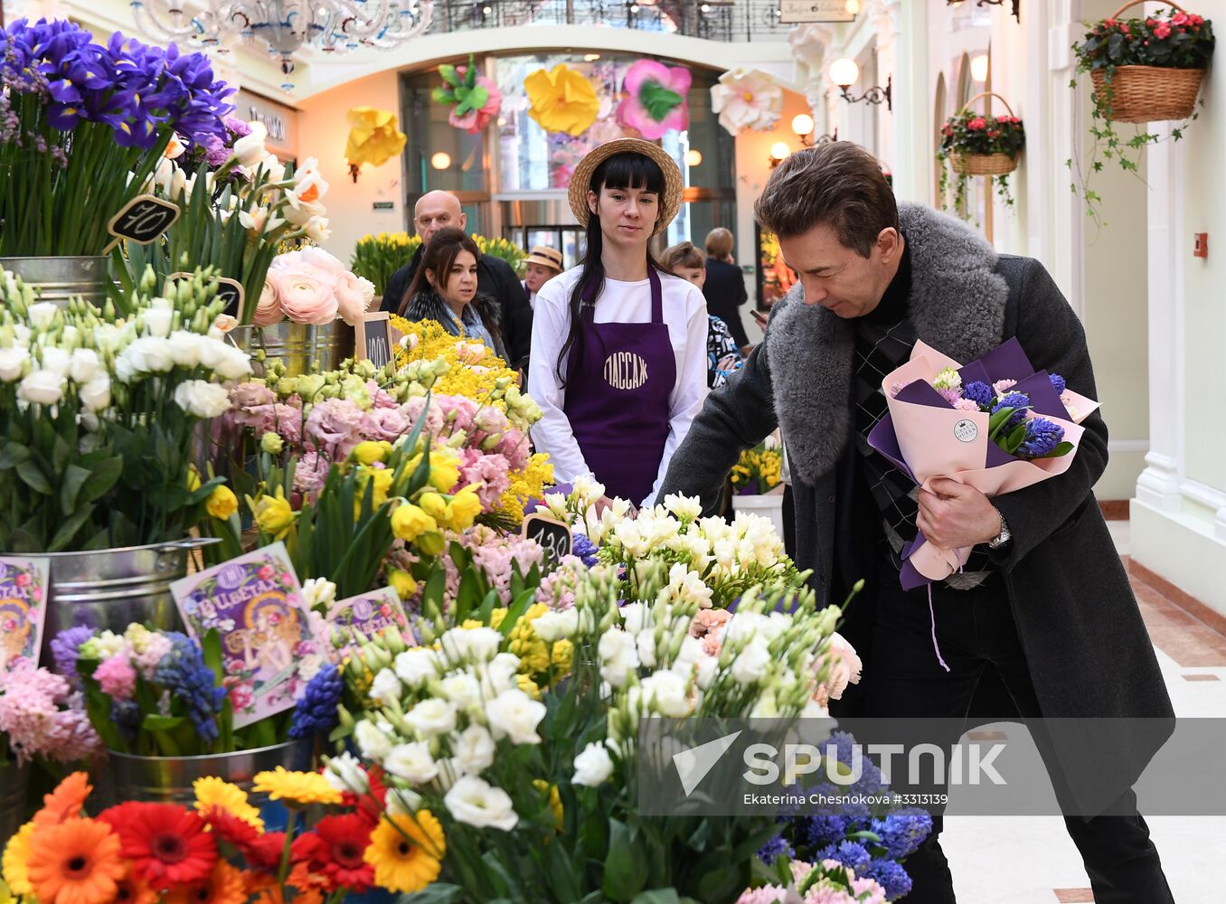 Spring flower bazaar in Petrovsky Passage