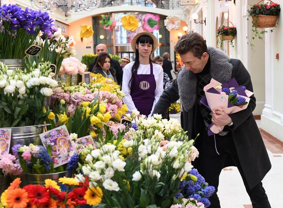 Spring flower bazaar in Petrovsky Passage