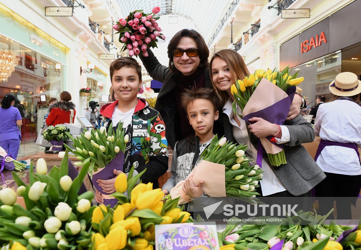 Spring flower bazaar in Petrovsky Passage